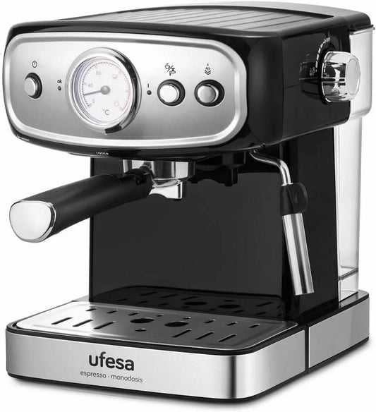 Modèle Brescia Machine à expresso et Cappuccino CE7244 Ufesa, 2 Modes: Café Moulu ou Dosettes, 20 Bars, Dépôt 1.5L, puissance 850W, Mousseur Réglable